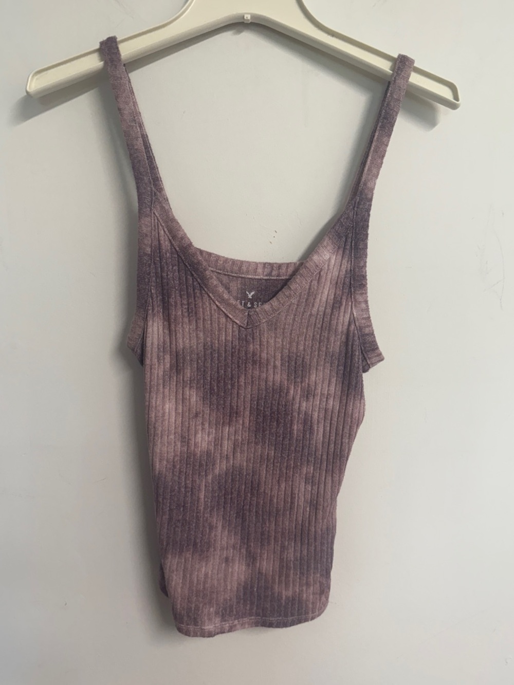 American Eagle Outfitters Mauve Ribbed Tie-Dye V-Neck Tank